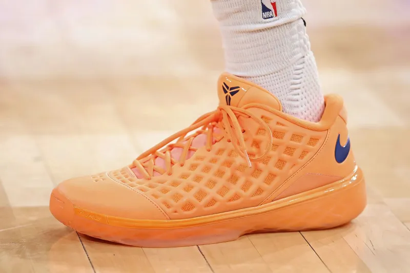 开云体育官网-布伦森穿着尼克斯配色科比3，得到20分4篮板5助攻